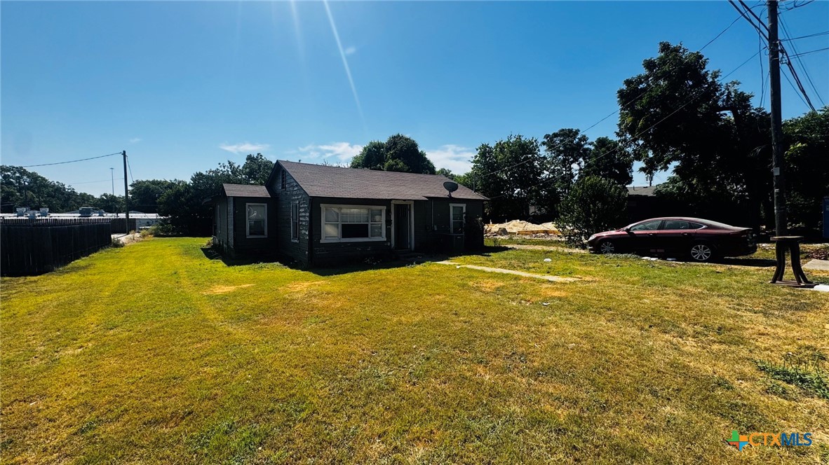 806 S Pearl Street, Belton, TX 76513 — photo 1