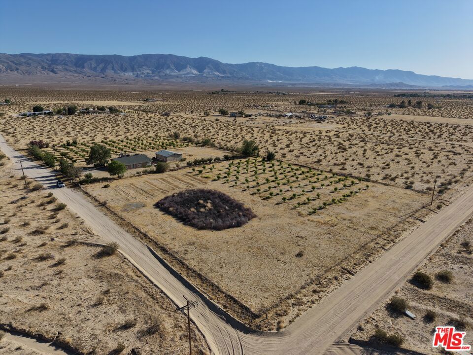 10424 Santa Fe Fire Road, Lucerne Valley, CA 92356 — photo 1