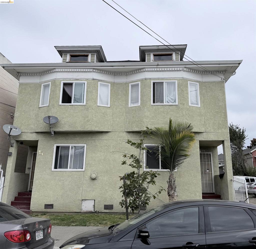 890 31St St, Oakland, CA 94608 — photo 1