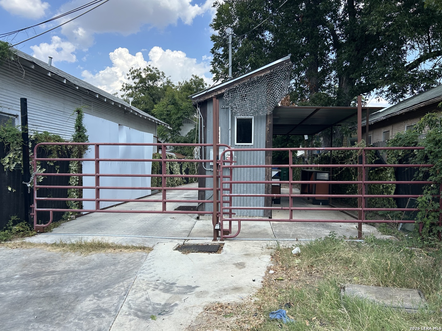 424 N Chupaderas, San Antonio, TX 78207 — photo 1