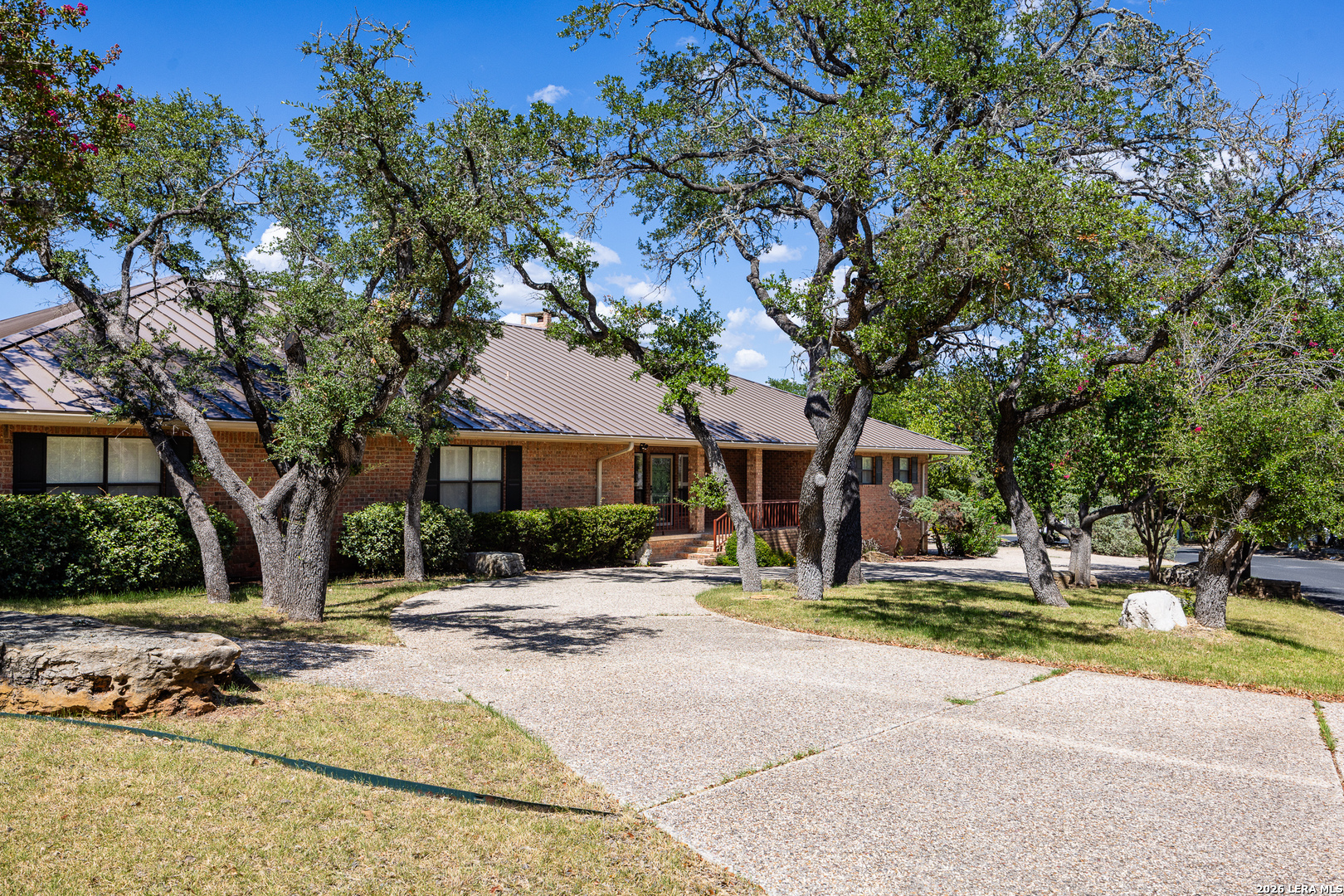 304 Spring Mill Dr, Kerrville, TX 78028 — photo 1
