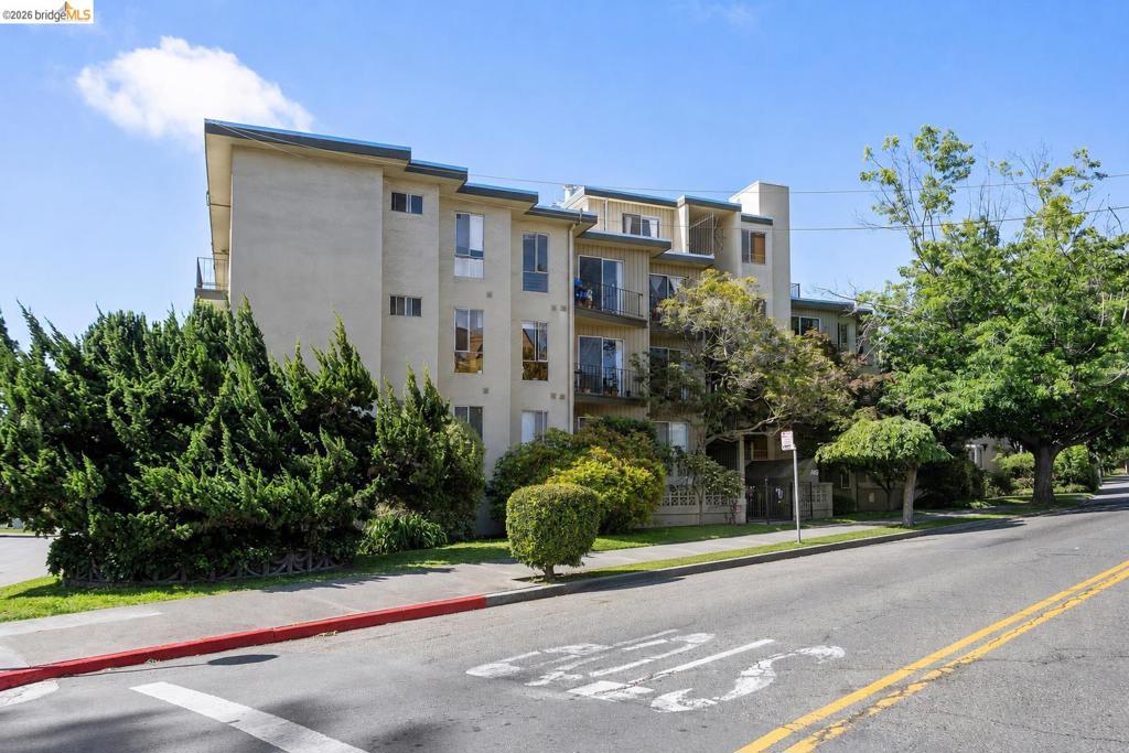 469 Van Buren Ave, Oakland, CA 94610 — photo 1