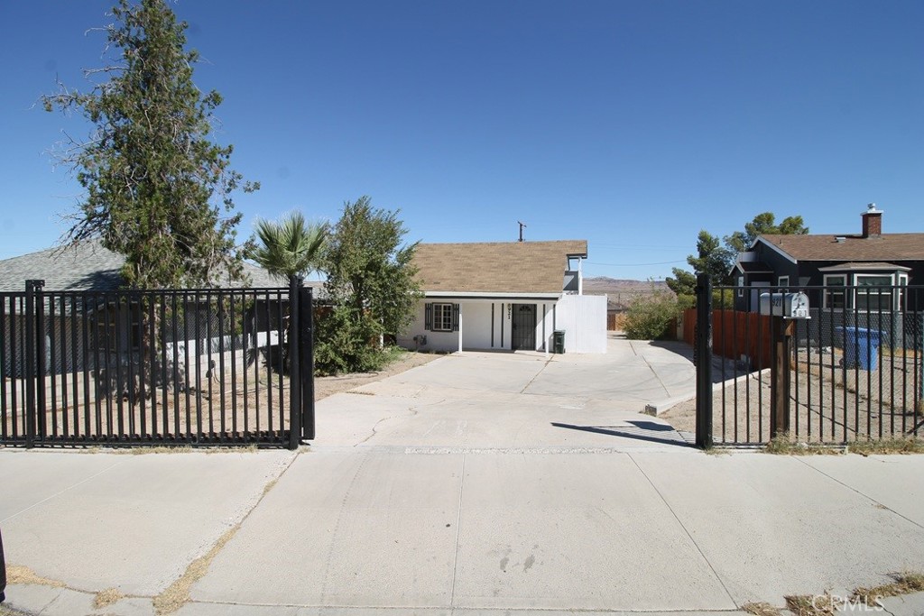 921 Flora, Barstow, CA 92311 — photo 1