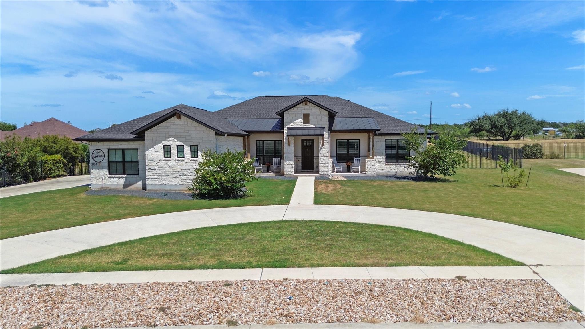 304  Buffalo Trl, Liberty Hill, TX 78642 — photo 1