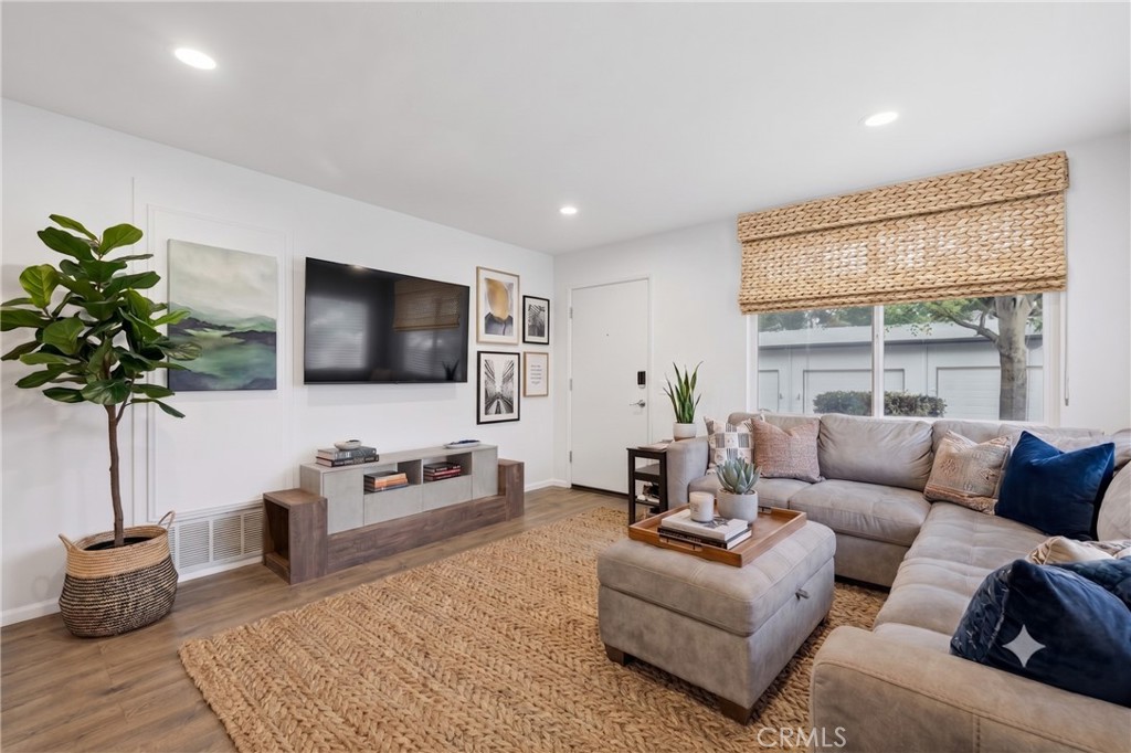 1346 E Hillcrest 40, Thousand Oaks, CA 91362 — photo 1