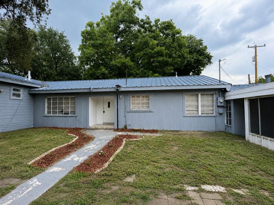 103 W Beaumont None