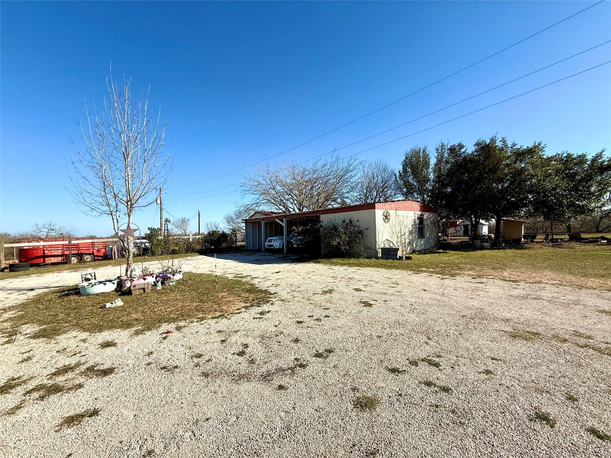 685  Fox Ln, Lockhart, TX 78644 — photo 1