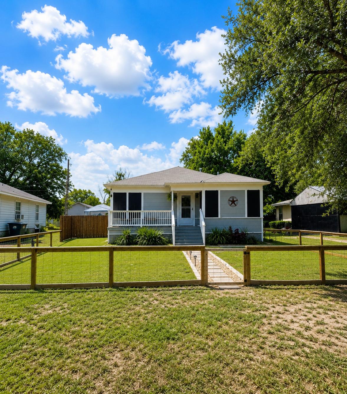 505 Lee St, Smithville, TX 78957 — photo 1