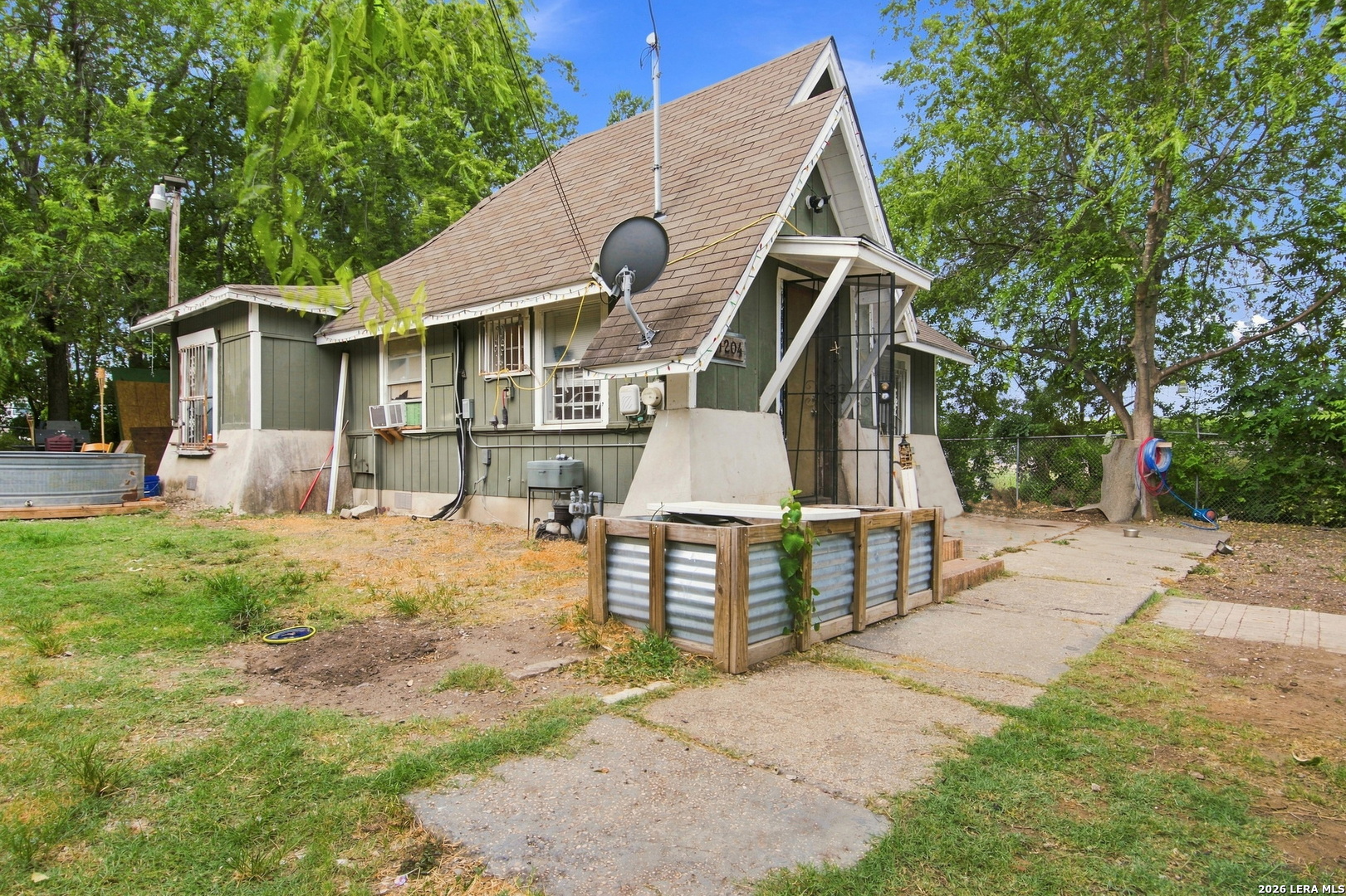 1204 W KINGS HWY, San Antonio, TX 78201 — photo 1