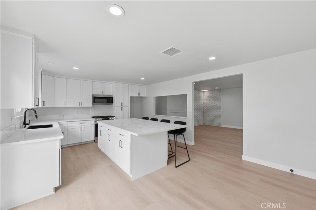 727 Brossard, Thousand Oaks, CA 91360 — photo 1