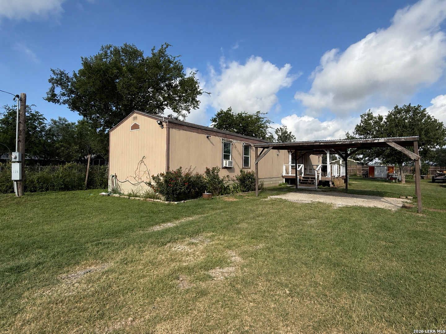 723 Kayroe Rd, Adkins, TX 78101 — photo 1