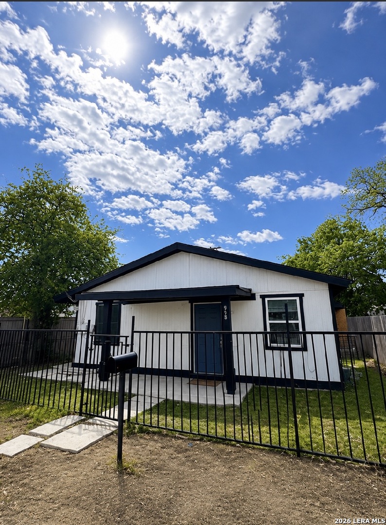 915 N San Marcos, San Antonio, TX 78207 — photo 1