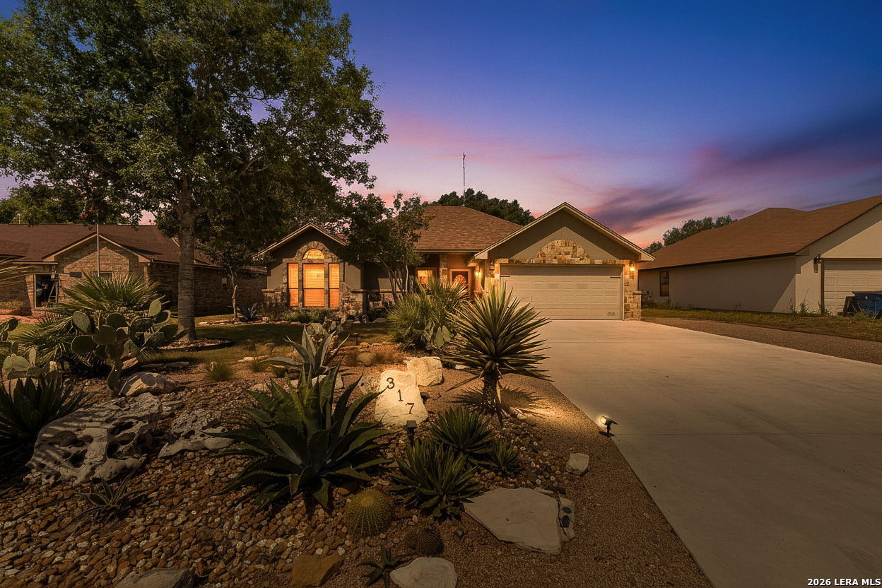 317 Yorktown, Pleasanton, TX 78064 — photo 1