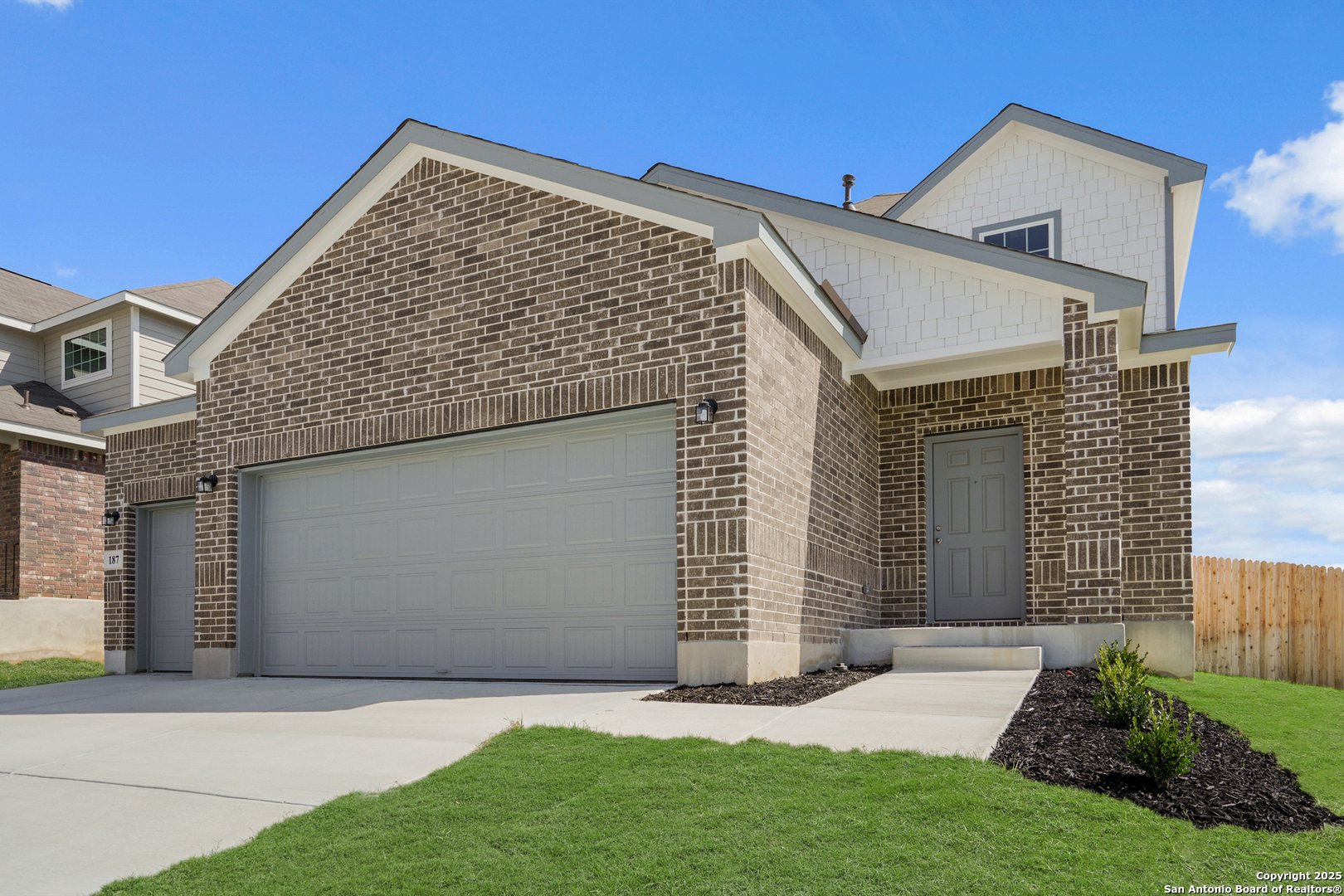 187 Hunters Camp, San Antonio, TX 78245 — photo 1