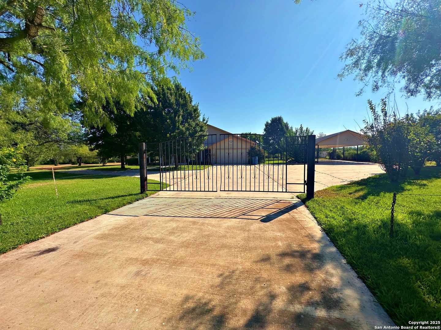 508 Lagunillas, Charlotte, TX 78011 — photo 1
