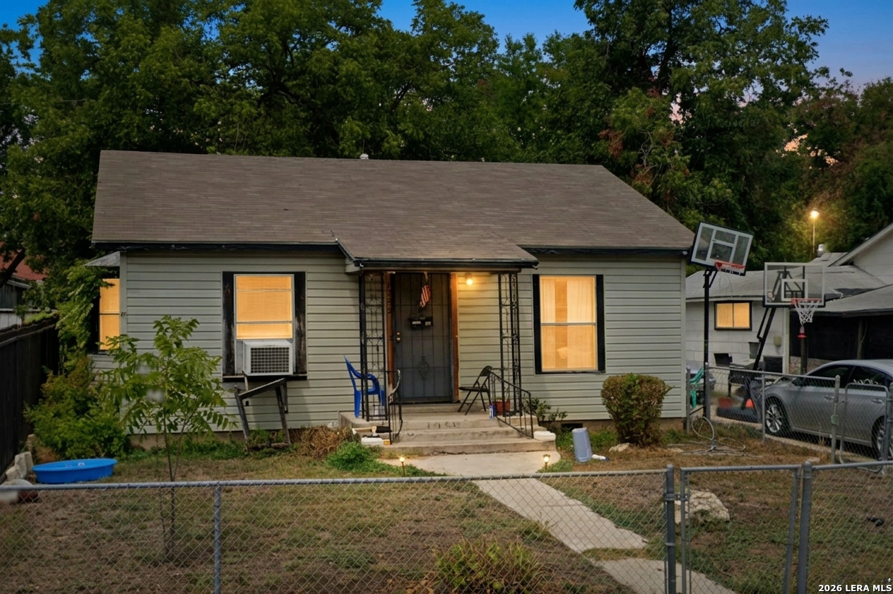 1735 W Olmos DR, San Antonio, TX 78201 — photo 1