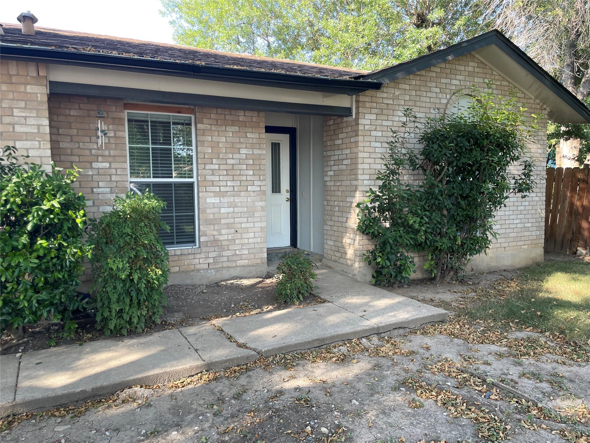 5700 Limerock Holw, Austin, TX 78744 — photo 1