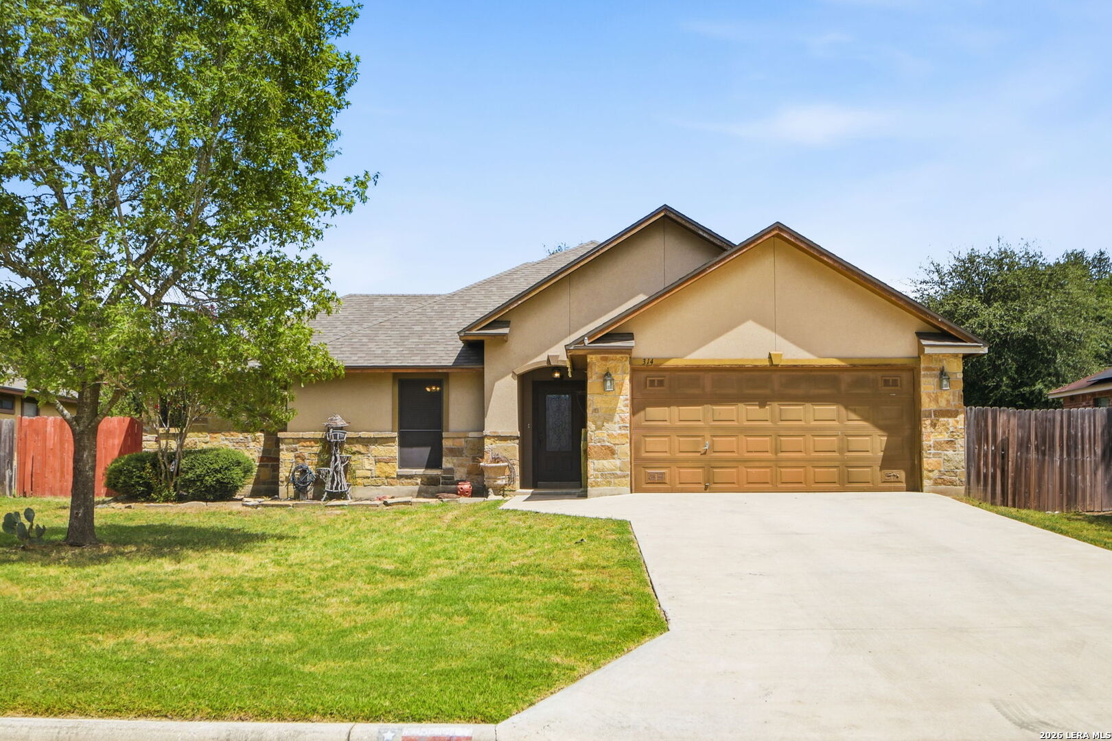 314 Yorktown, Pleasanton, TX 78064 — photo 1