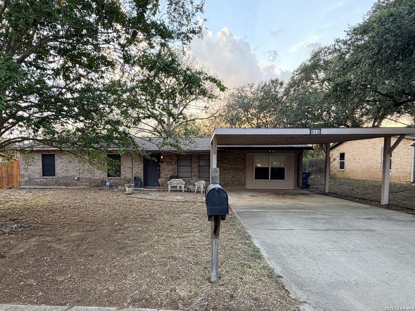 613 VAL VERDE DR, Pleasanton, TX 78064 — photo 1