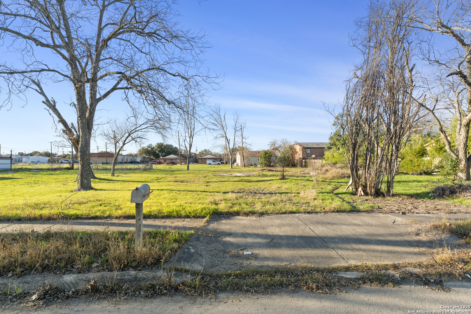 217 E LINDBERGH BLVD