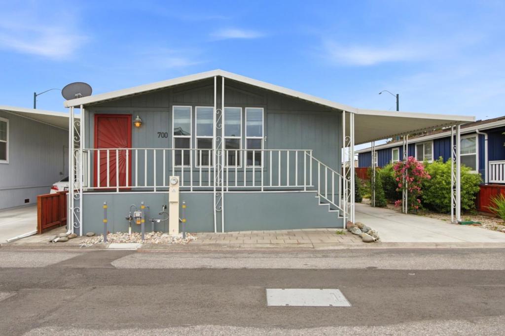1085 Tasman Drive 700