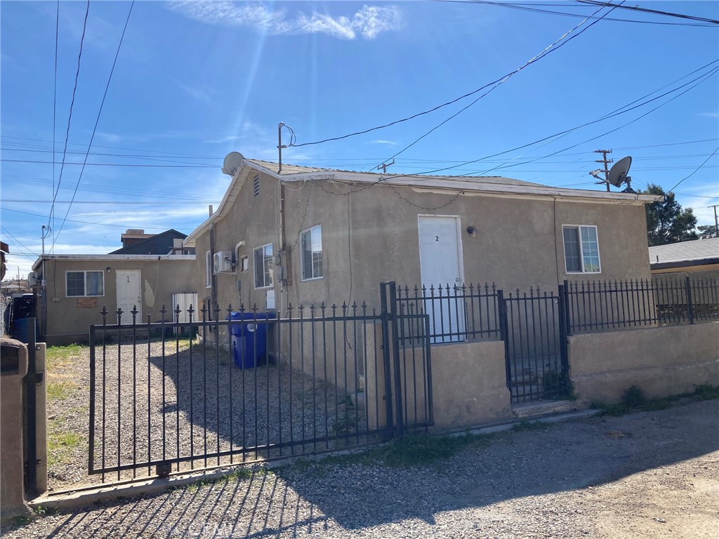 515 Clark, Barstow, CA 92311 — photo 1