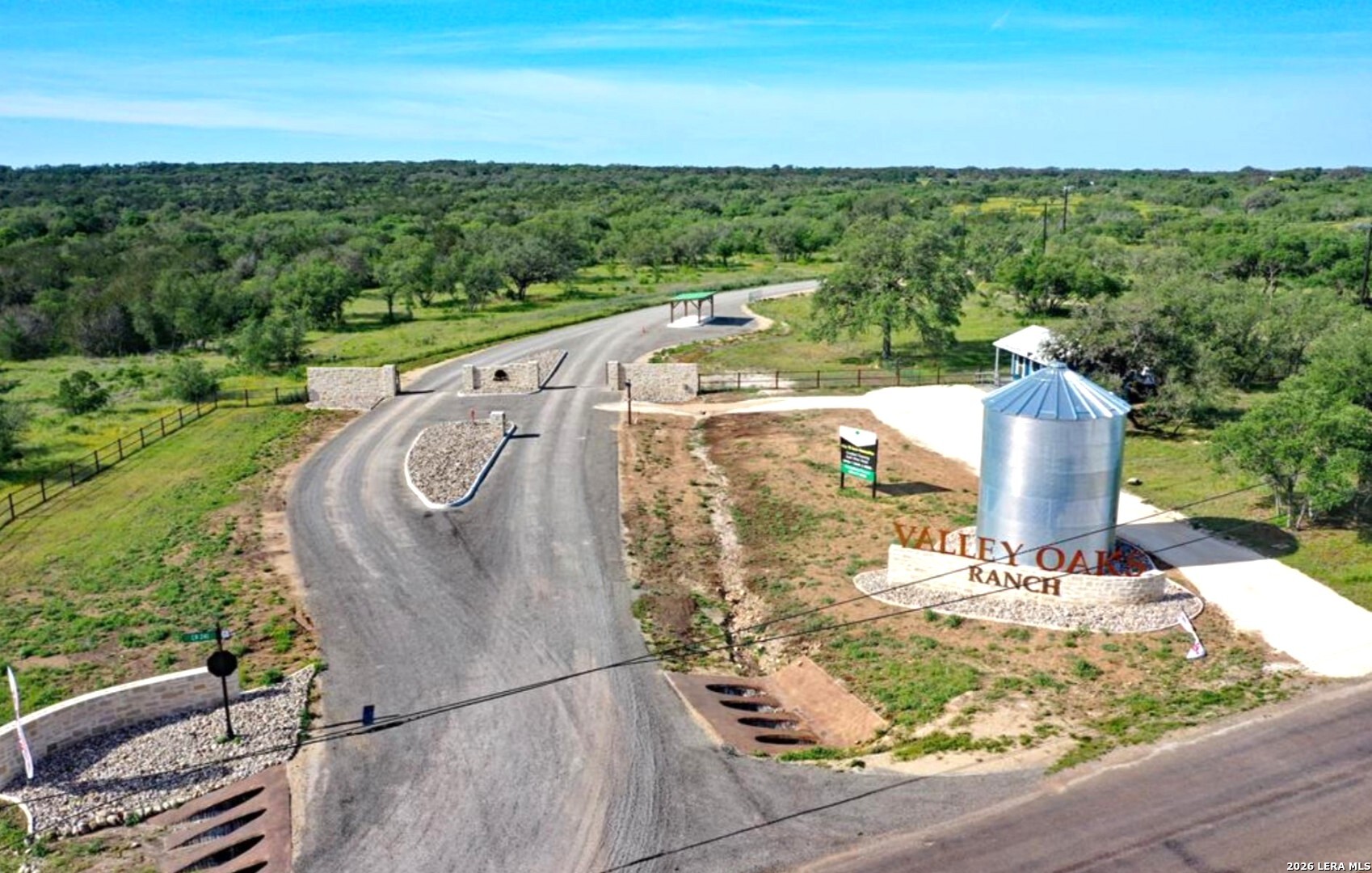 194 CRESCENT RDG, Hondo, TX 78861 — photo 1