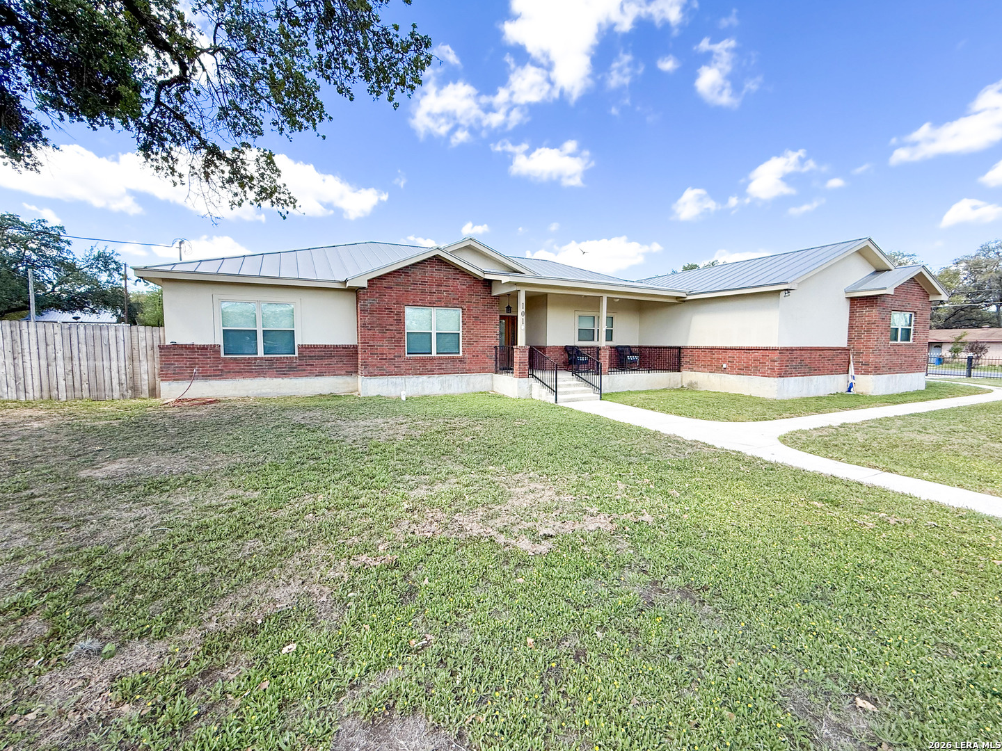 101 8th St, Natalia, TX 78059 — photo 1