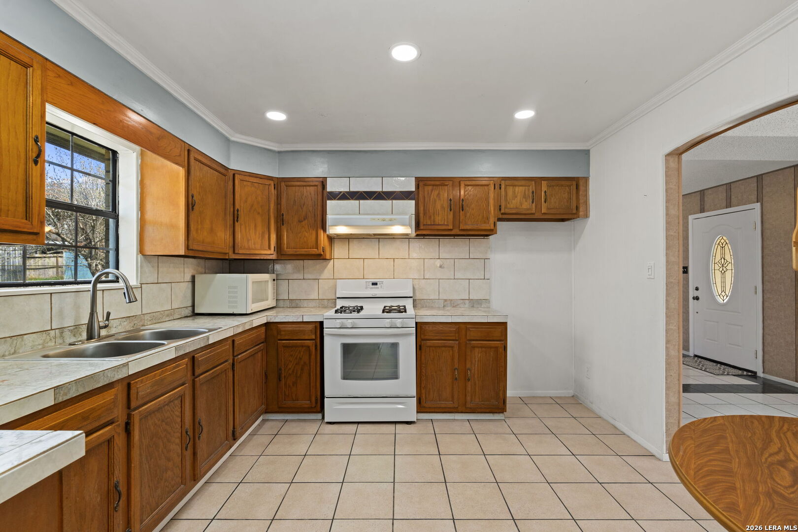 105 East St, ,  78160 — photo 1