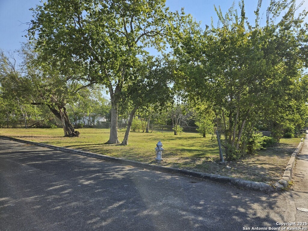 546 Seay, Seguin, TX 78155 — photo 1