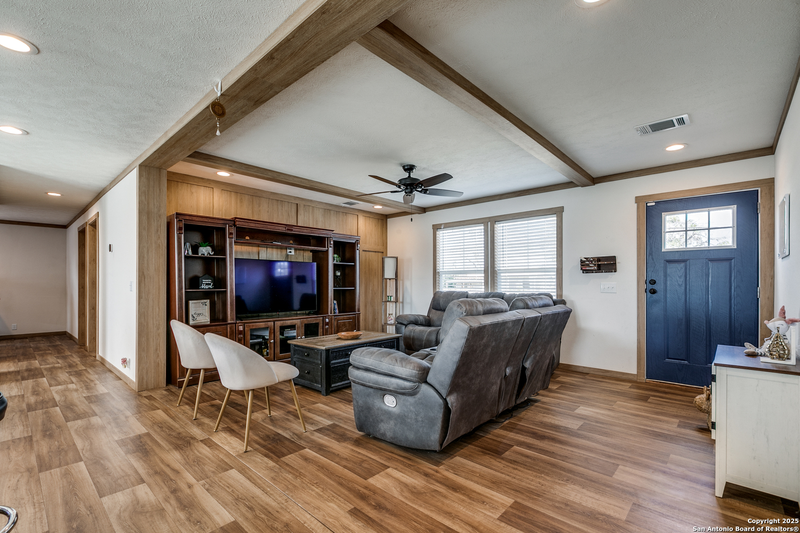 602 E Hunt St, ,  78064 — photo 1