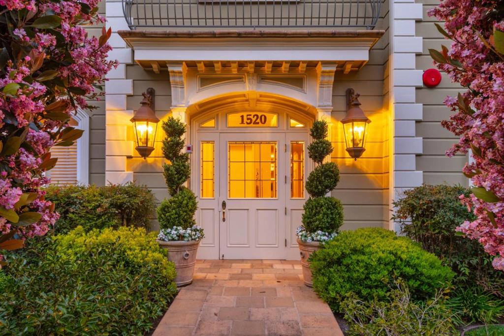 1520 Floribunda Avenue 101, Burlingame, CA 94010 — photo 1