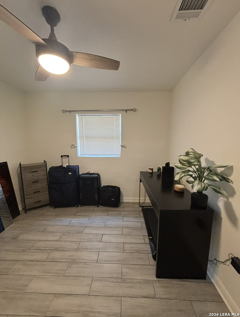 129 Halliday, ,  78210 — photo 1