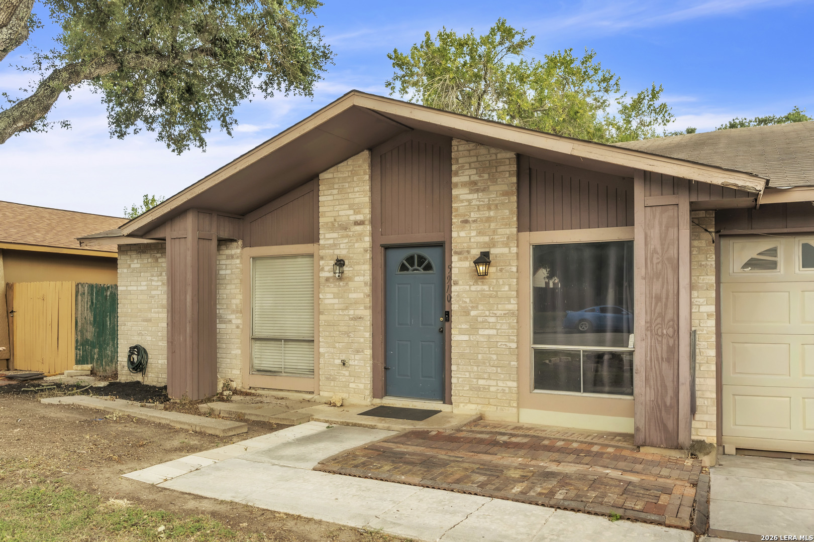 5910 LAKE PINES ST, , 78222 — photo 1
