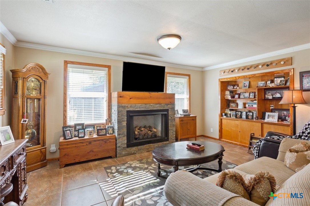 907 Main