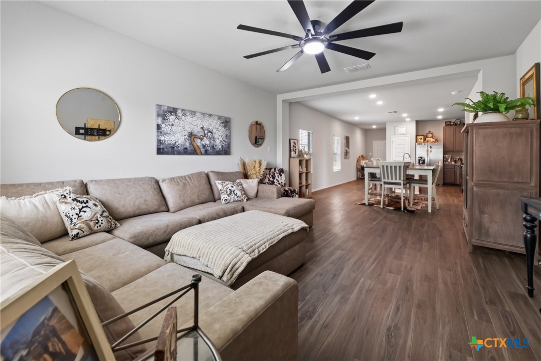 621 Kulpa Cross, Seguin, TX 78155 — photo 1
