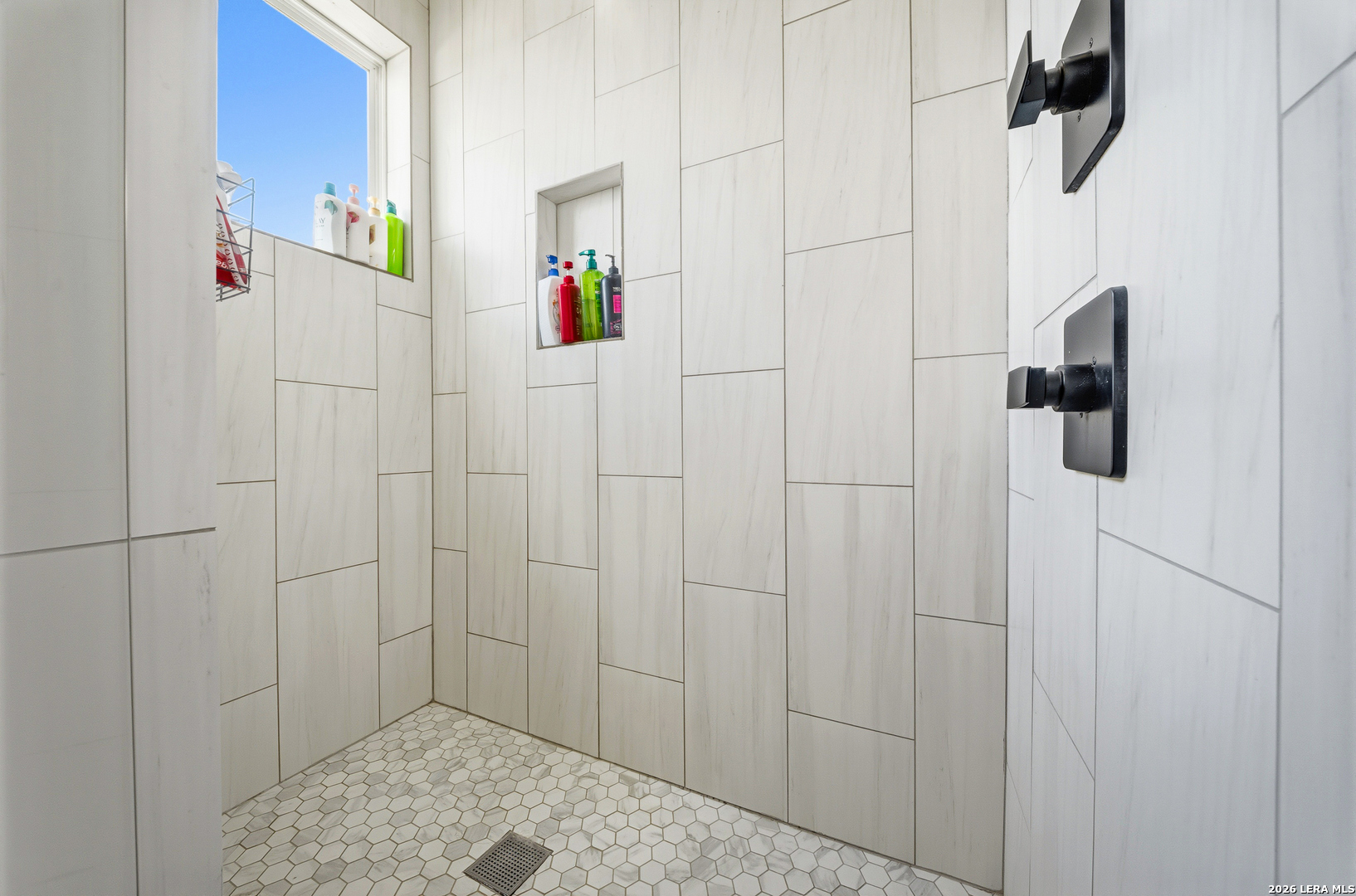 55 LOG CABIN WAY, , 78065 — photo 1