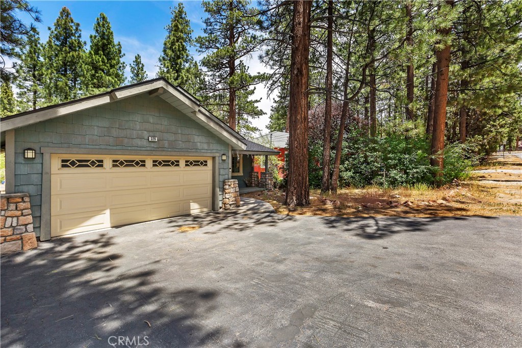 329 E Sherwood Boulevard, Big Bear City, CA 92314 — photo 1