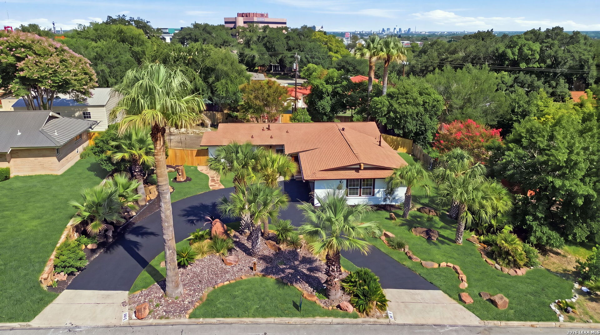 6818 MOSS OAK DR, San Antonio, TX 78229 — photo 1
