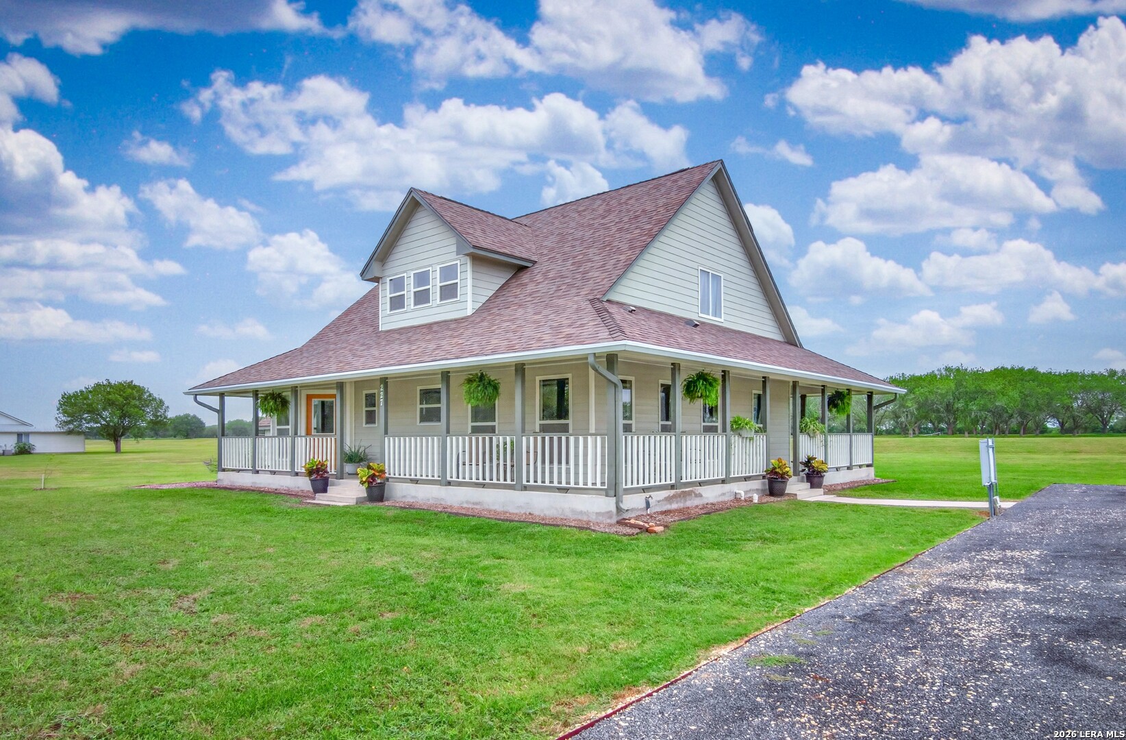 227 Ski Plex Dr, Seguin, TX 78155 — photo 1