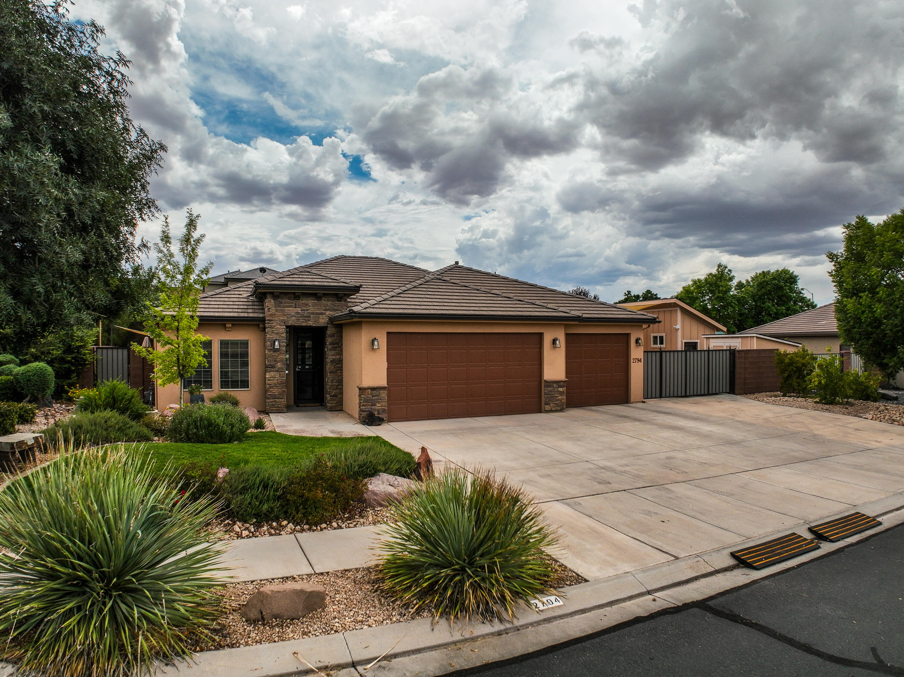 2794 E Carmine DR, St George, UT 84790 — photo 1