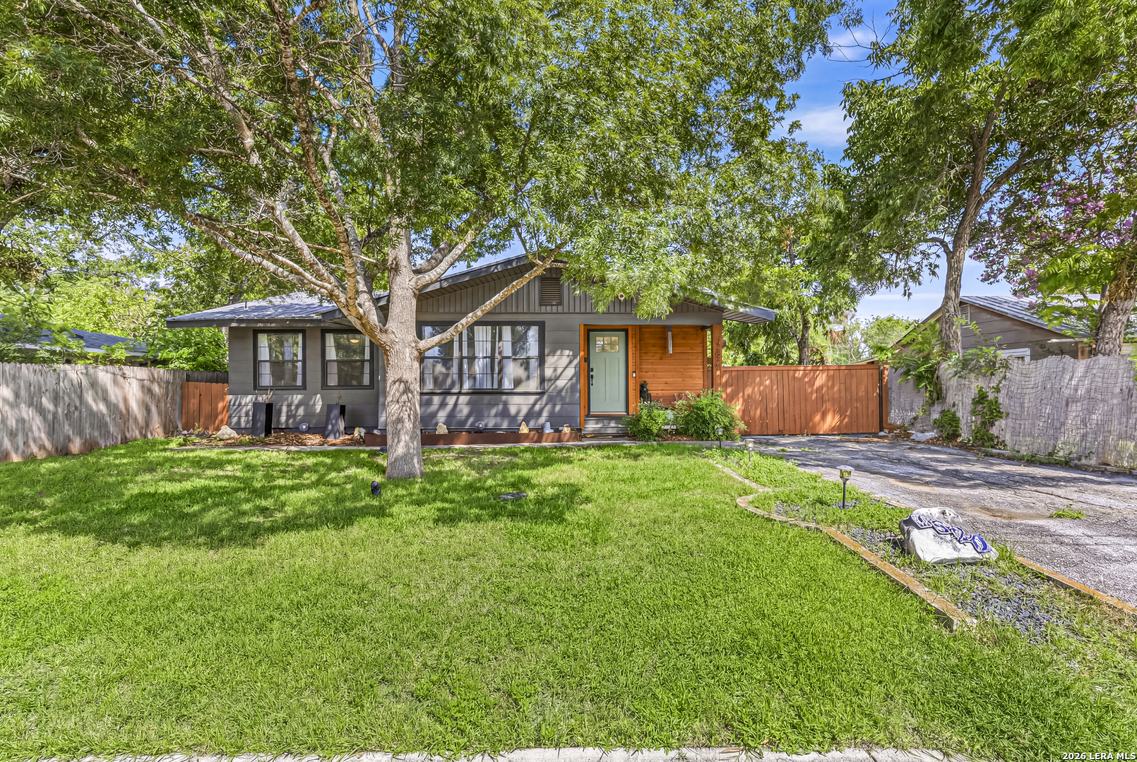 1520 W BRIDGE ST, New Braunfels, TX 78130 — photo 1