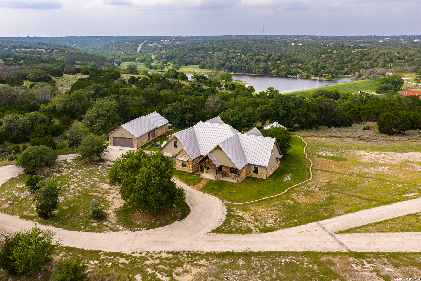 195 Kamira Drive, Kerrville, TX 78028 — photo 1
