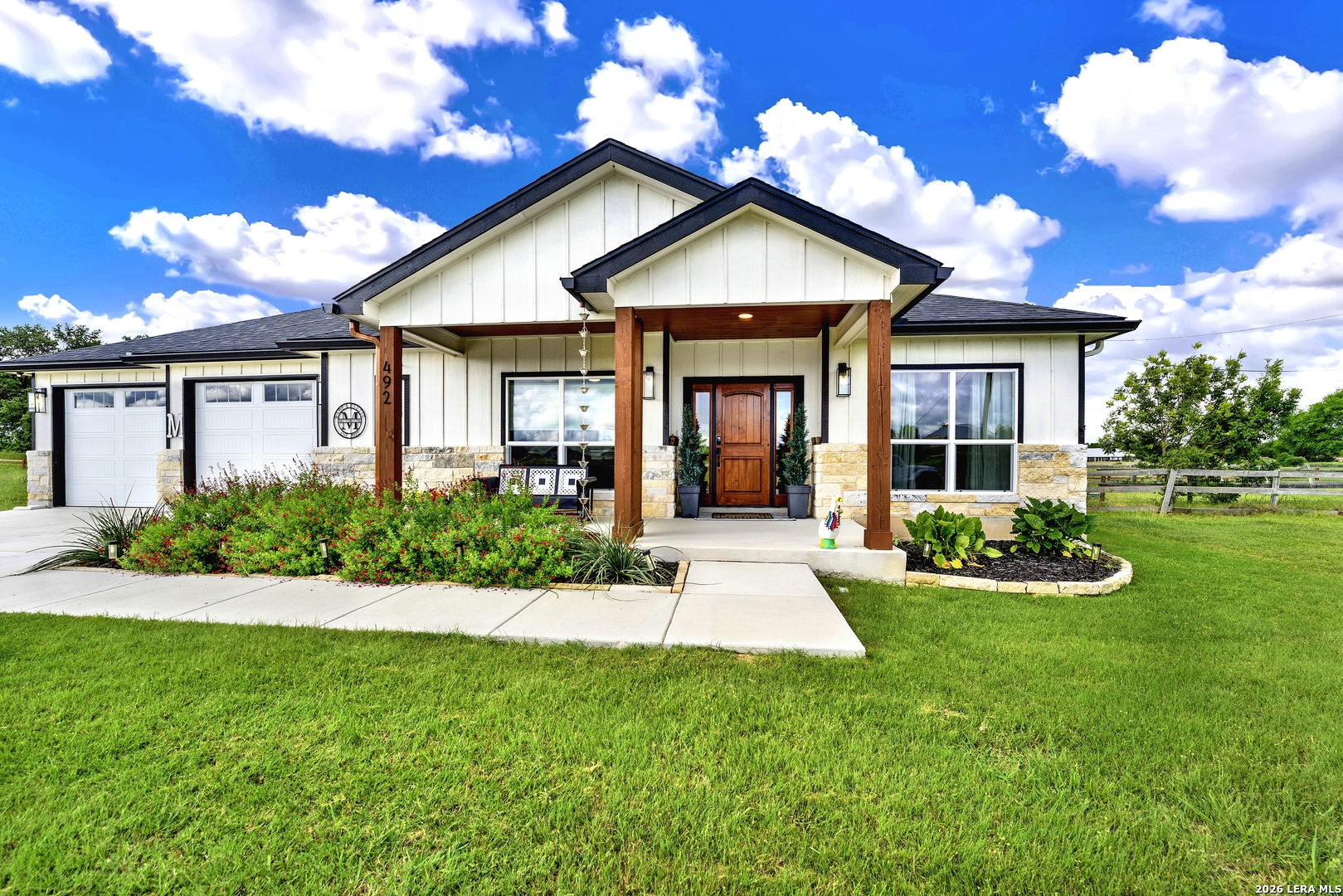 492 SPANISH GRANT CIR, Bandera, TX 78003 — photo 1