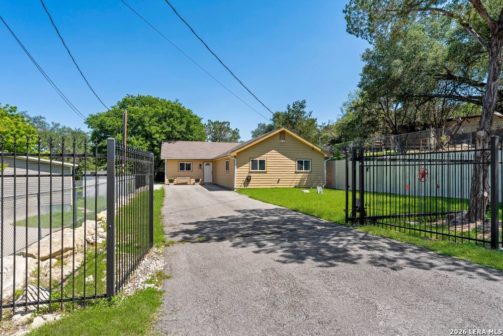 735 Green Castle Pl, Canyon Lake, TX 78133 — photo 1