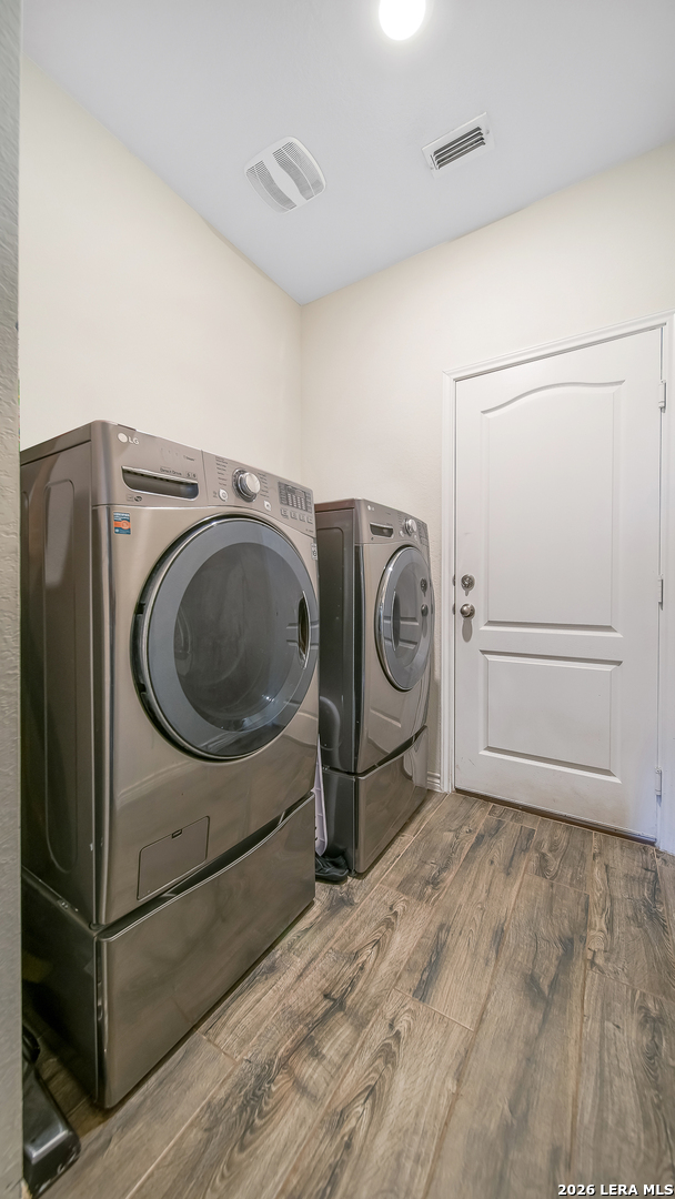 350 Colonial Blf, , 78148 — photo 1