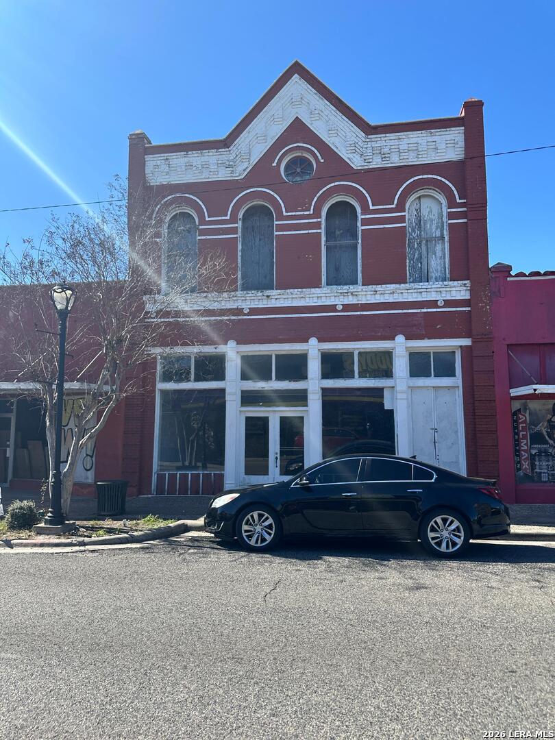 317 N Washington, Beeville, TX 78102 — photo 1