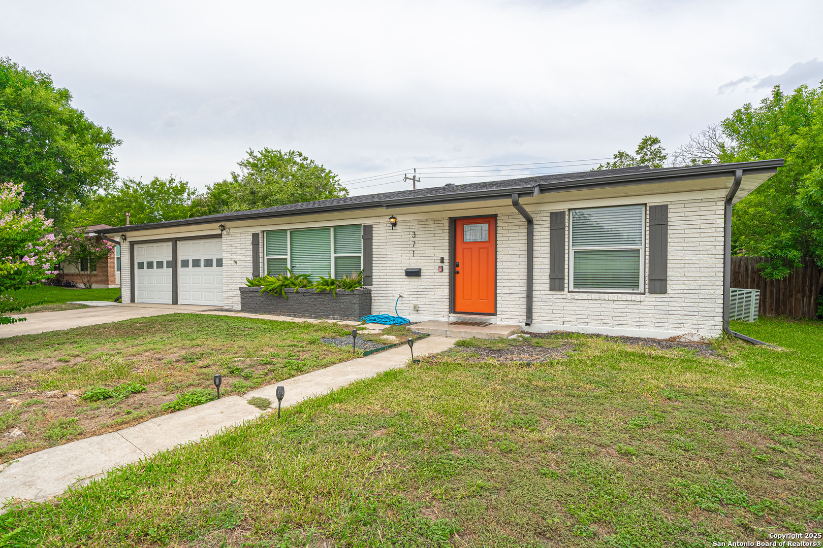 371 Sprucewood Ln, San Antonio, TX 78216 — photo 1