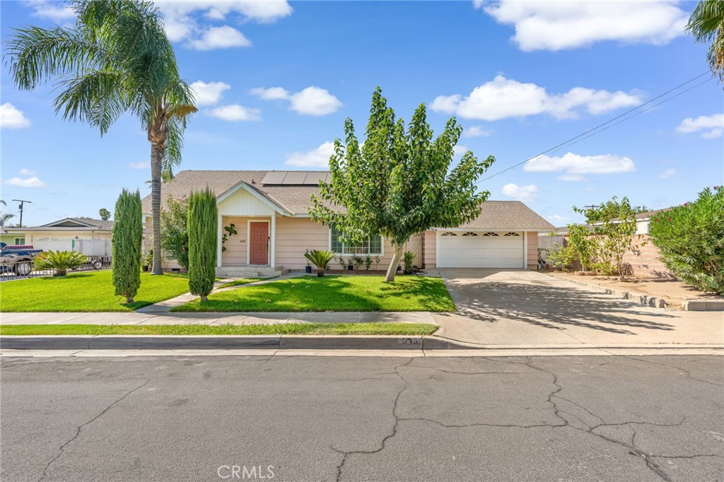 535 E Valencia Street, Rialto, CA 92376 — photo 1