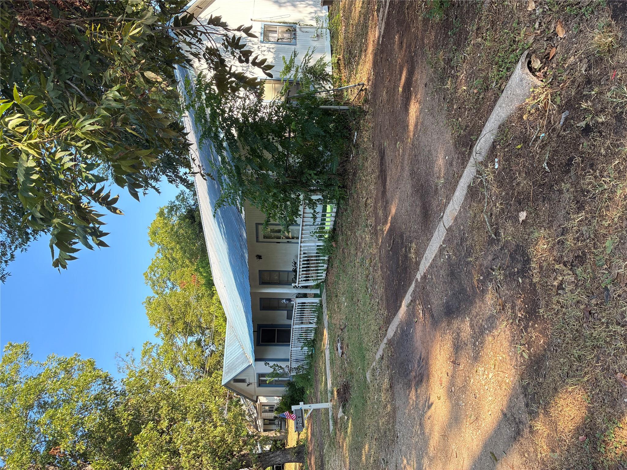 204 NW NW 5th St, Smithville, TX 78957 — photo 1